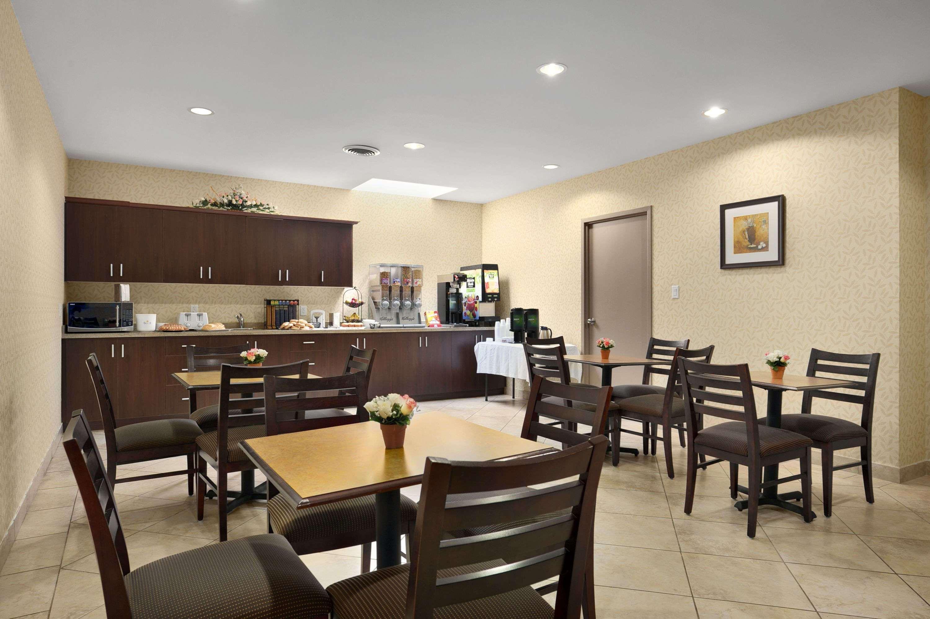 Days Inn By Wyndham Brampton Étterem fotó